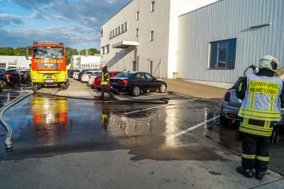 Asperg: Nagelneuer Mini brennt im Autohaus vollstaendig aus